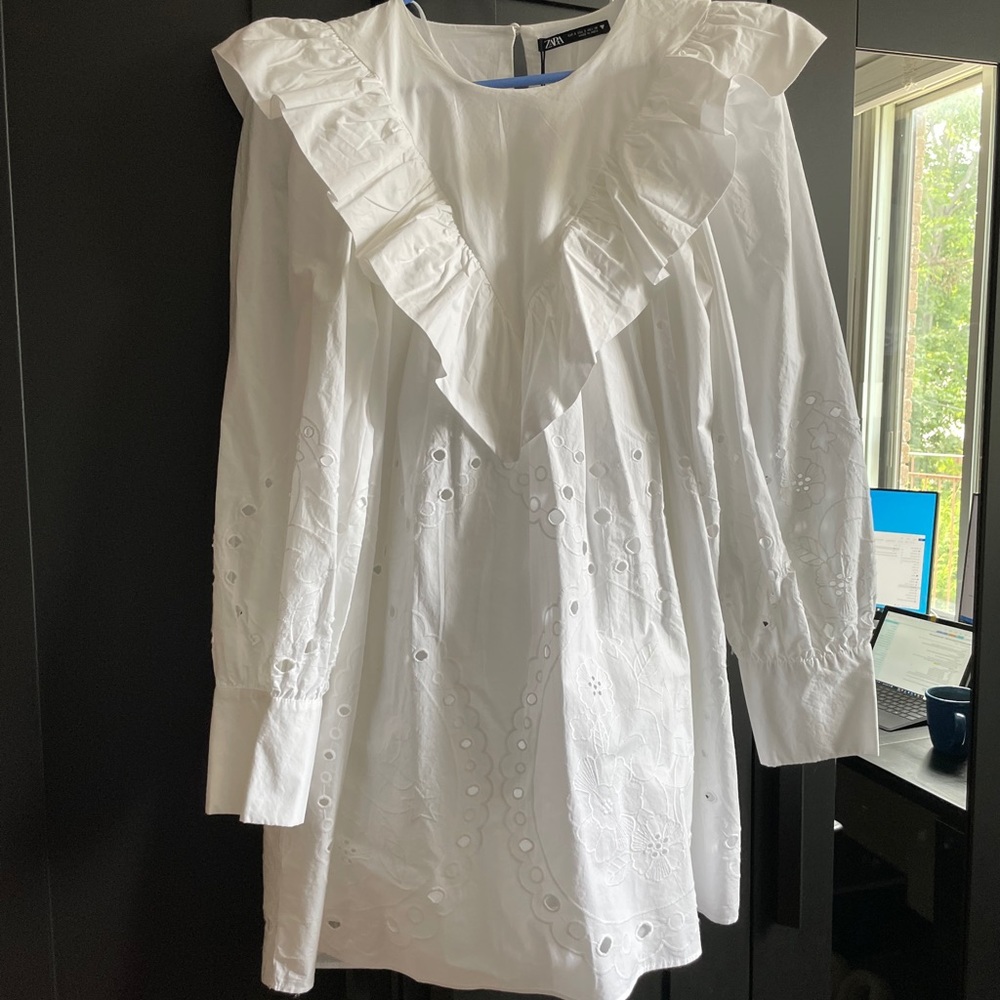 white short eyelet zara dress with ruffle trim - Picture 1 of 4